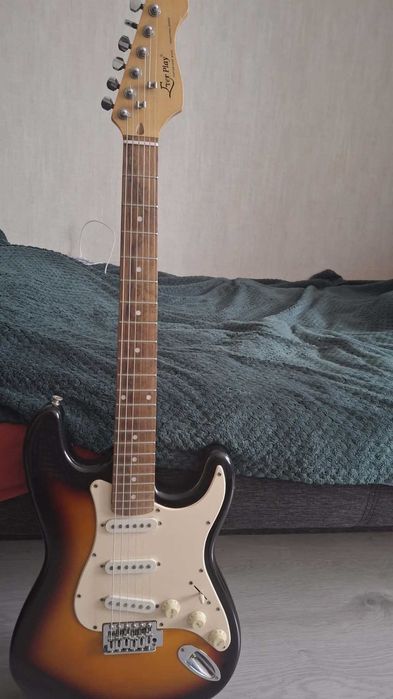 Gitara Elektryczna ever play ST-2 + zestaw [wzmacniacz+ akcesoria]