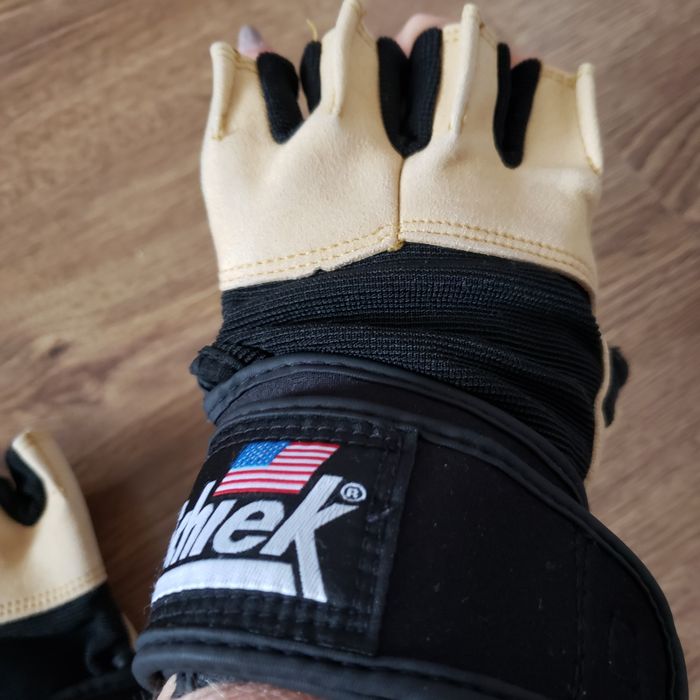 Перчатки спортивні