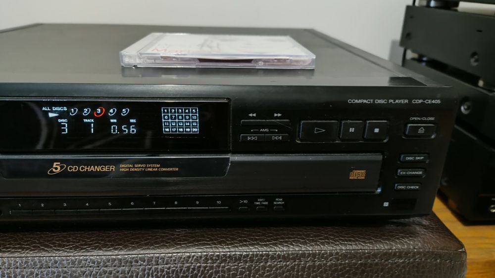 Leitor Sony CDP-CE405
