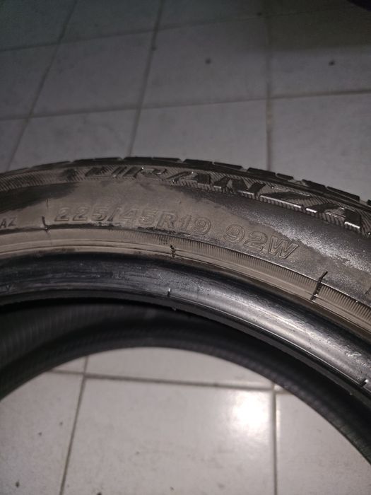 225x45x19 pneus usados