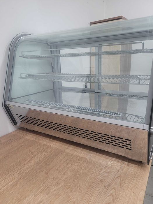 Witryna cukiernicza Hendi