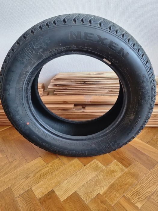 Зимова гума Nexen 215/60R16