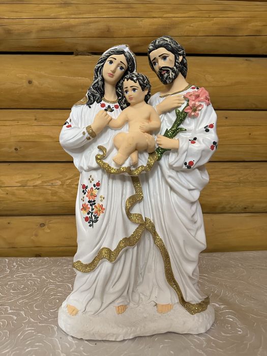 Свята родина статуя