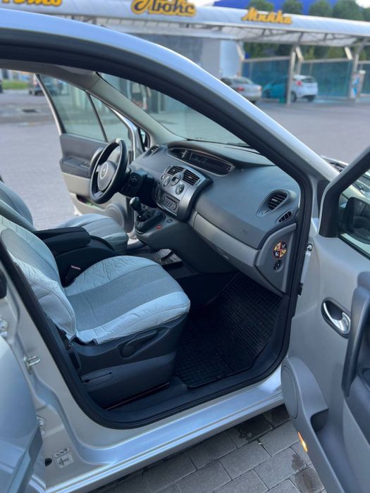 продам надійний сімейний автомобіль