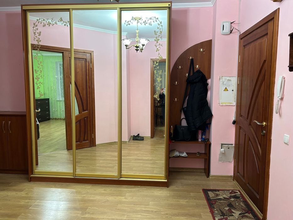 Простора 3-х кімнатна квартира в довгострокову оренду