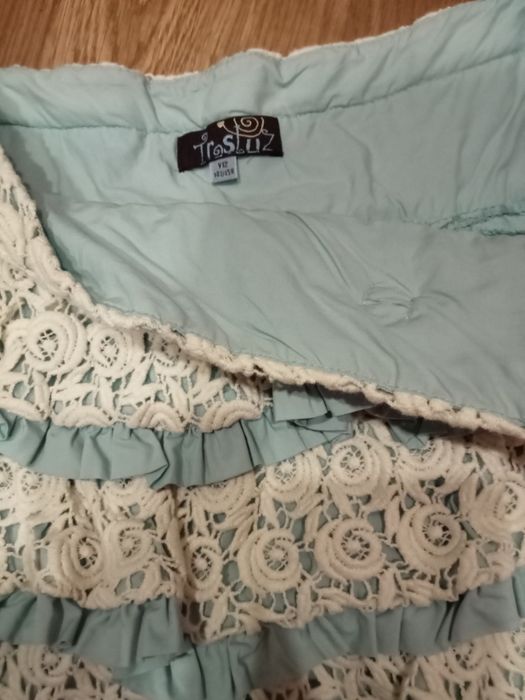 Minissaia com renda