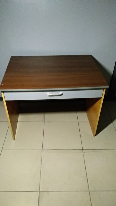 Журнальний стіл.