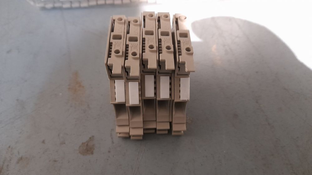 Fuse Holder + Fuses64740669871747122