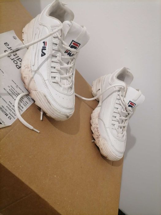 Sapatilhas da fila mulher vendo