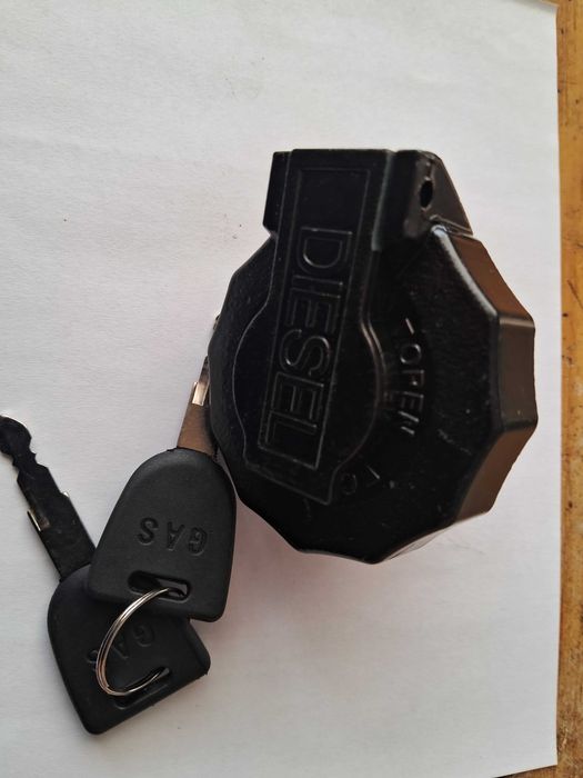 Кришка бака паливного ISUZU, Богдан з ключами (метал)