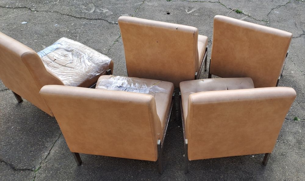 Sofás individuais Marinha Grande • OLX Portugal