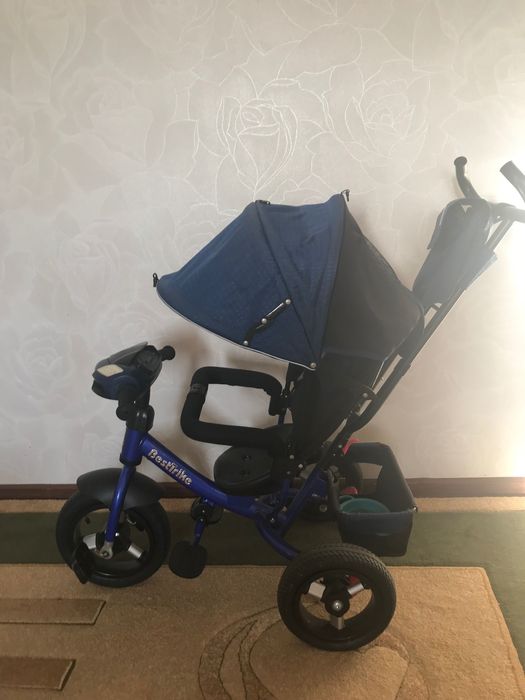 Дитячий велосипед синього кольору