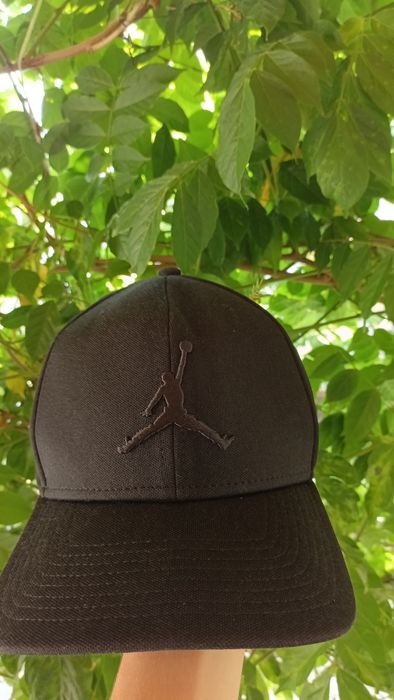 черная бейсболка Jordan