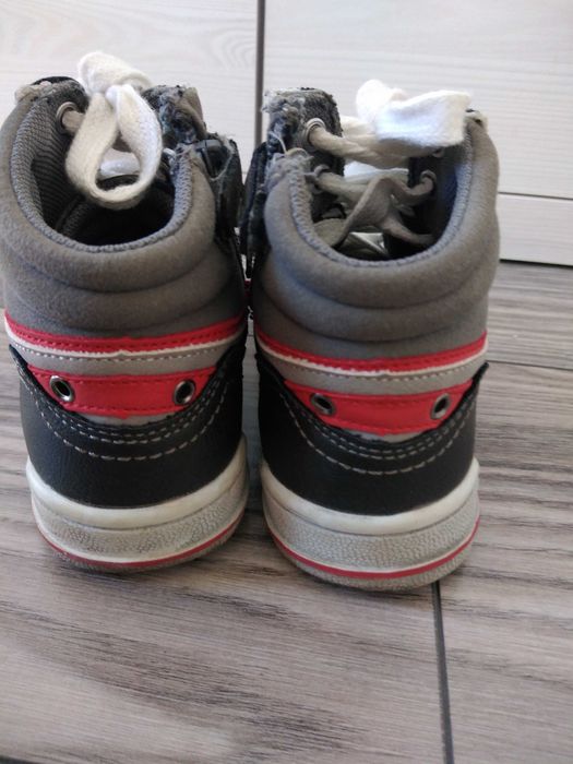 Adidasy za kostkę rozmiar 28 w bardzo dobrym stanie