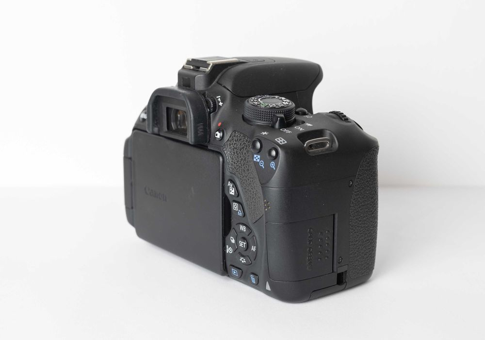 Canon EOS 700D + obiektyw 18-55mm | Duży zestaw akcesoriów