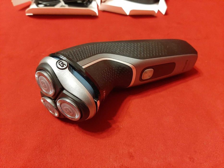 Продам Електробритву PHILIPS S3341/13 серії 3000