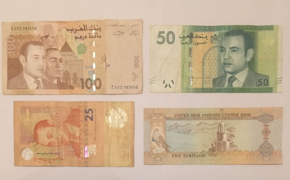 Várias notas estrangeiras antigas