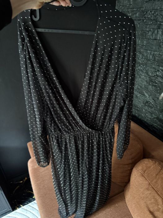 Sukienka z cekinami nowa bez metki xl/Xxl