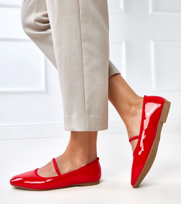 Czerwone lakierowane balerinki z gumką Lantos