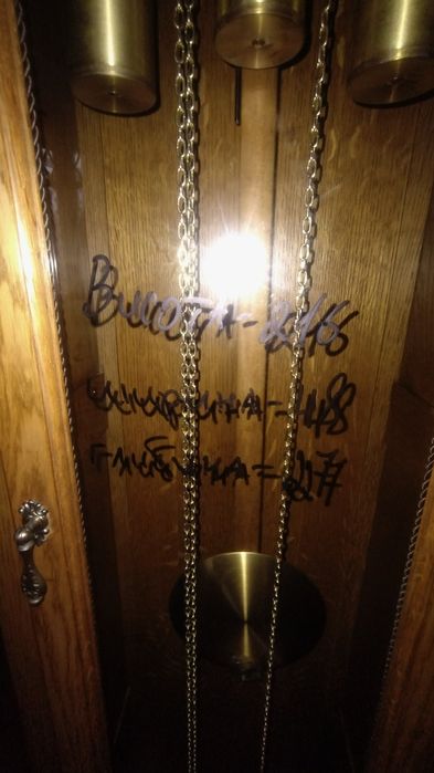 Продам годинник механічний в дубовому каркасі з Німеччини.