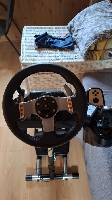 Logitech G27 ze stojakiem