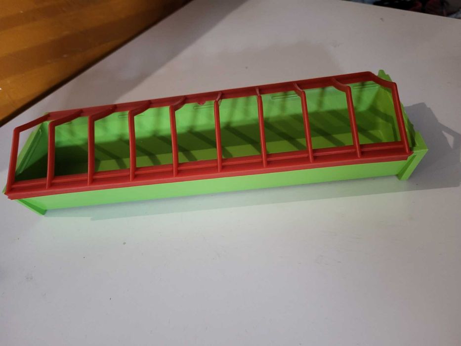 Кормушка для птиц лотковая на 9 секций