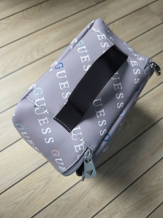 Duża Kosmetyczka z napisem Guess 29 x 21 cm