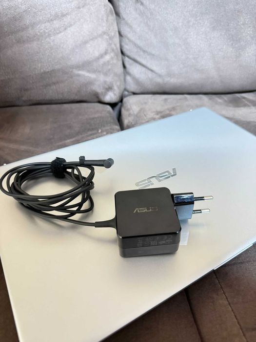 Vendo Asus VivoBook Como Novo.