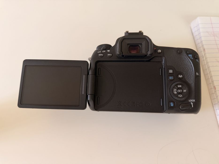 Фотоаппарат Canon 77D