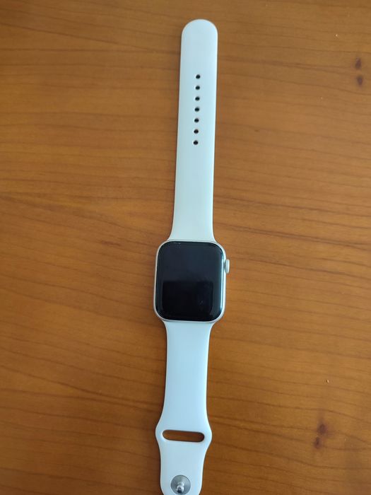 Apple Watch GPS, Caixa em alumínio prateado de 44 mm com Bracelete