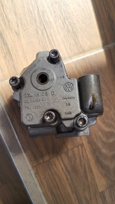 Масляний насос Volkswagen b7 (2012)