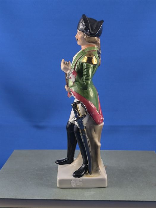 Żołnierz z epoki napoleońskiej #porcelana #dekoracja #ozdoba