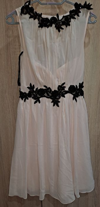 Śliczna brzoskwiniowa sukienka M Little Mistress London