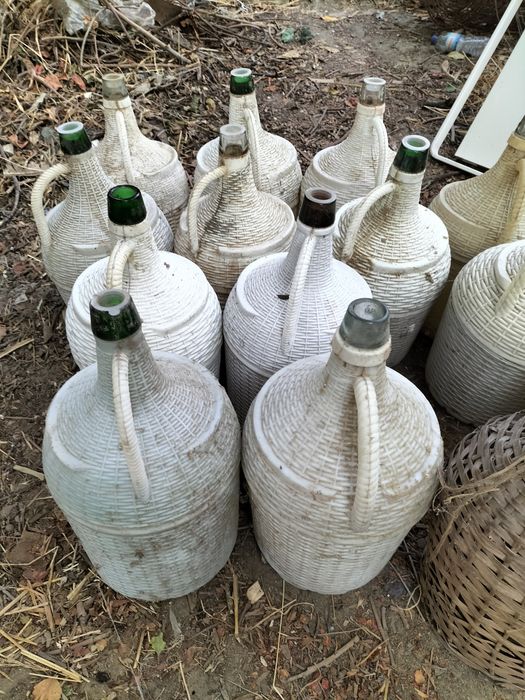 28 Garrafões de vidro