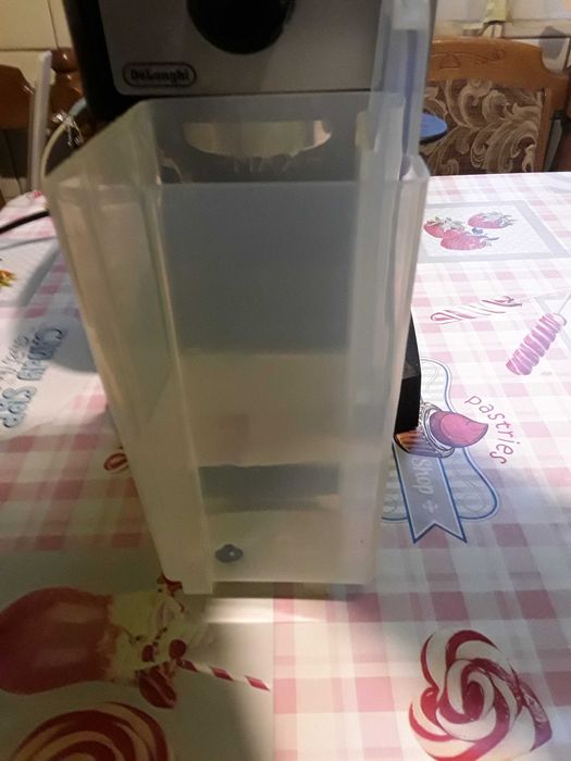 Кофеварка кавоварка рожковая Delonghi ec152.cd