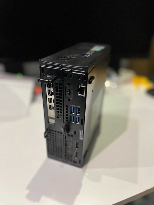 Dell Precision 3240 Intel i7-10700 Nvidia Quadro P1000 16GB RAM 500 GB