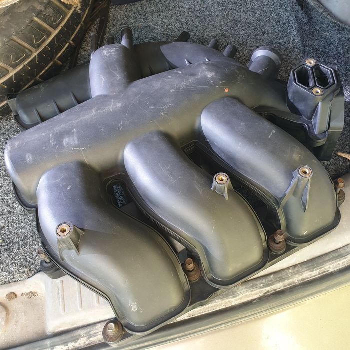 Продам колектор впускний мазда трибьют 3л,V6