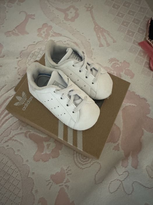Os 3 pares por 25€. Sapatilhas bebé