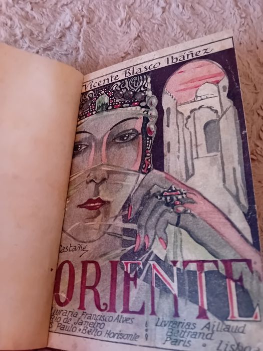 Livro Antigo A Caminho do Oriente