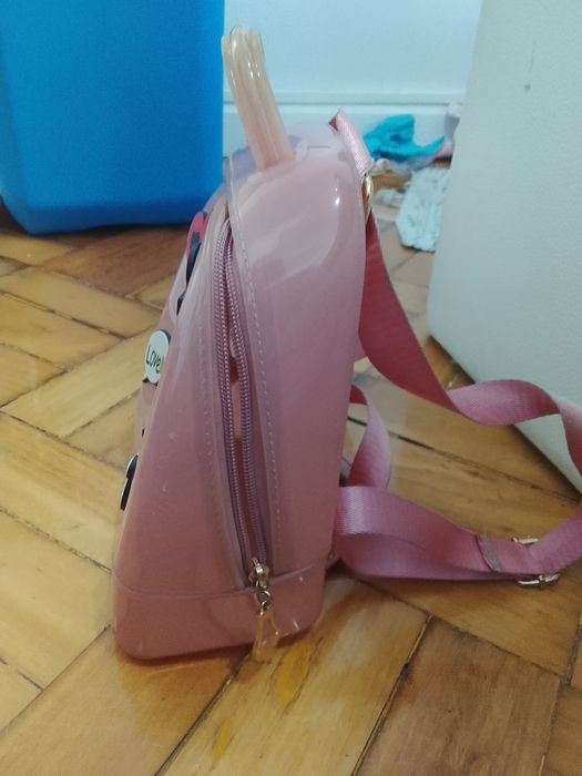 Mochila pequena cor de rosa