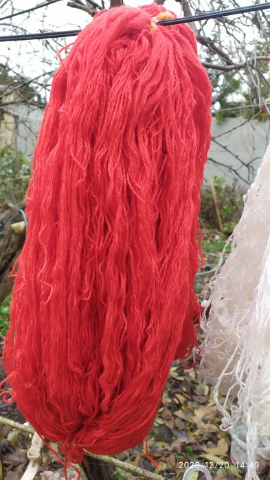 Продам пряжу: чёрную, белую, красную и голубую