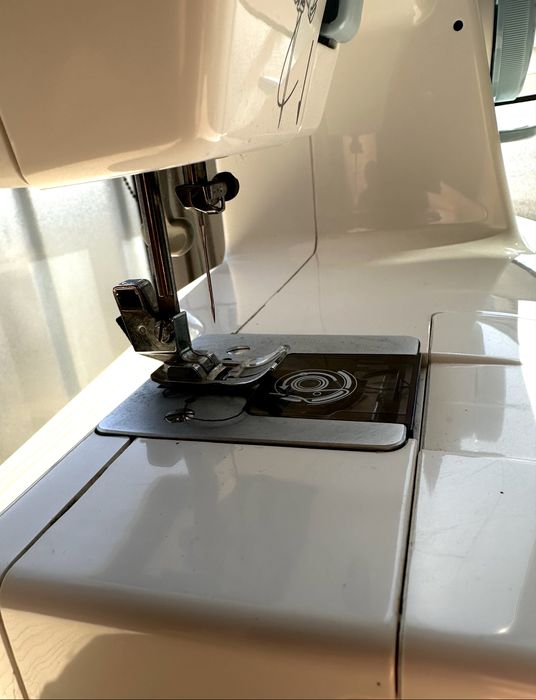 Máquina de Costura Toyota ECO15CB – 15 Pontos – 65W