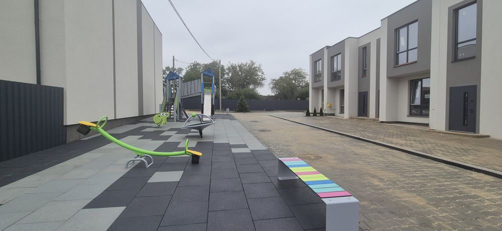 Таунхаус в престижному районі! Паркомісце,  дитячий майданчик, тераса!