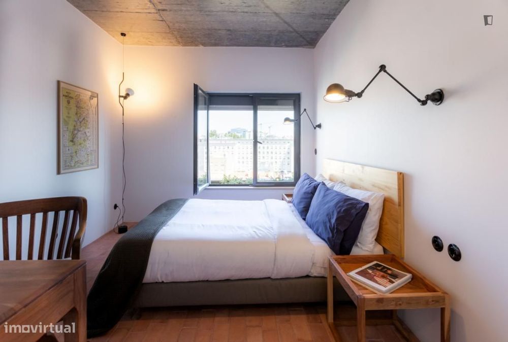 Quarto - localizado em Sete Rios Lisbon