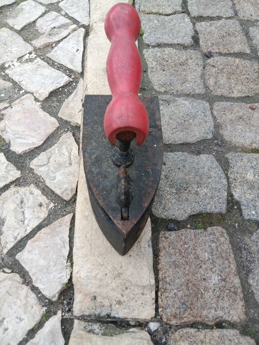 Ferro antigo com o galinho