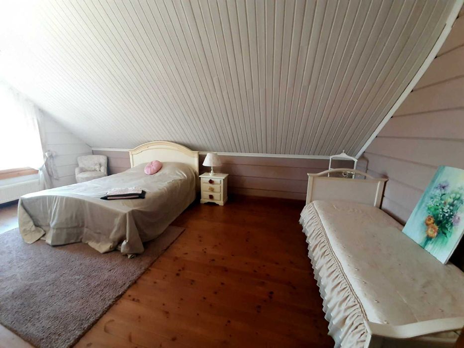 Дом 950кв. ,VIP уровня,на берегу озера, 7 спален.Бассейн с подогревом.