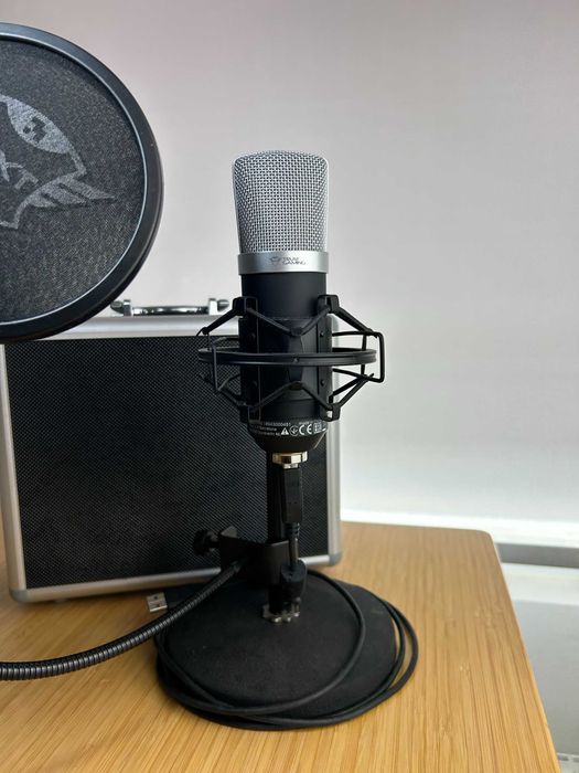 Microfone Gaming USB Trust com Pop Filter, Suporte e Mala Rígida