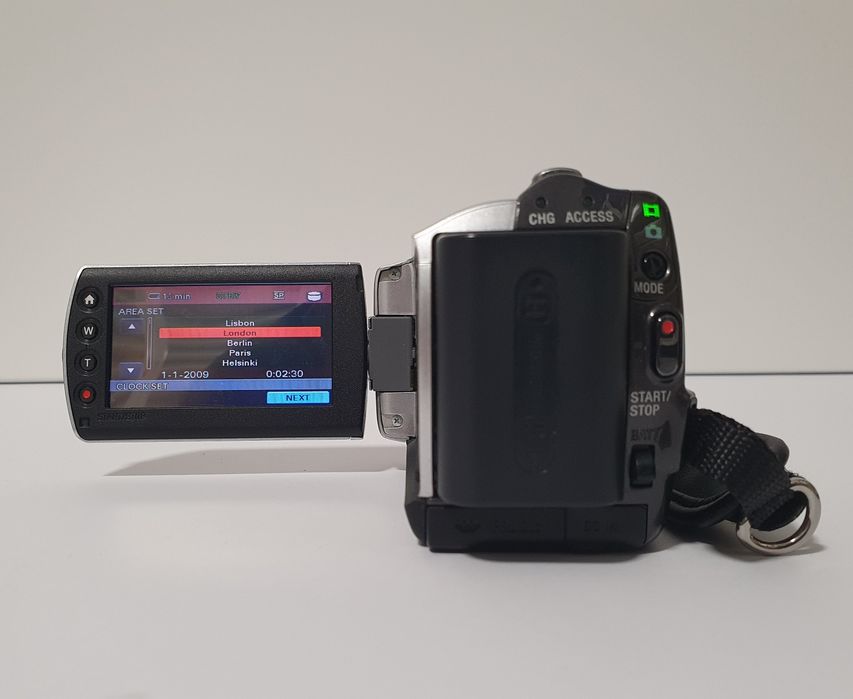 Цифровая видеокамера Sony Handycam DCR-SR67.