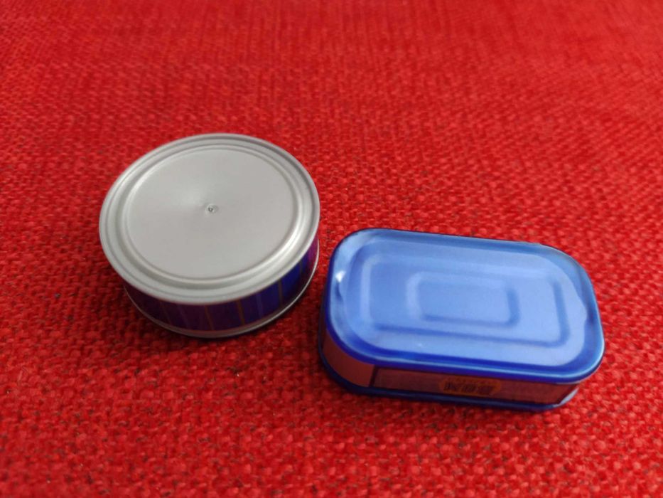 Conjunto 2 miniaturas: caixa de bolachas + lata de atum