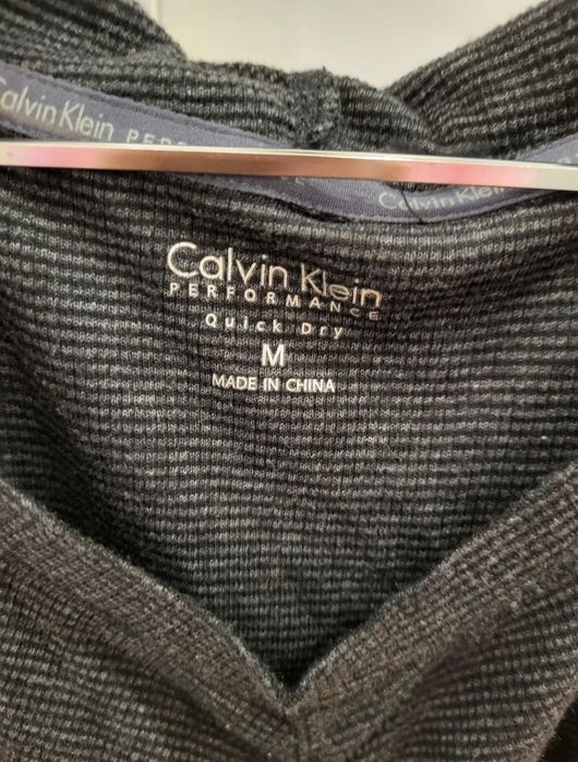 Przewiewna bluza z linii Calvin Klein Performance 
Rozmiar M